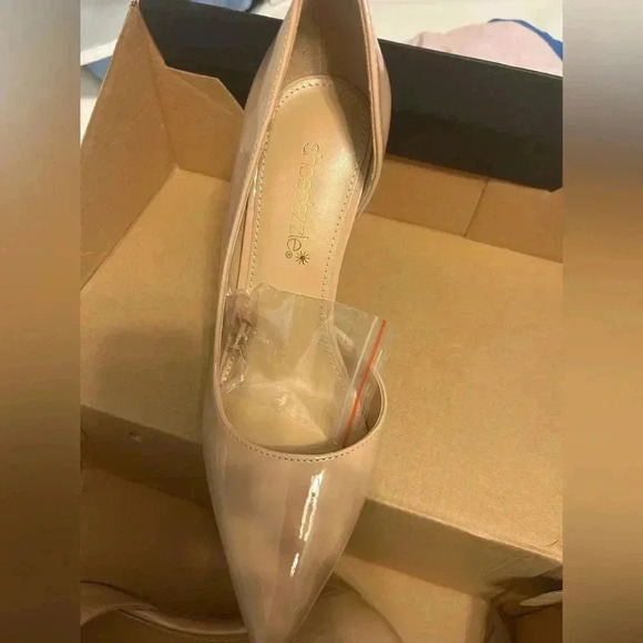 Shoe Dazzle Shoes - NWT- Shoe dazzle size 6.5 tan heels